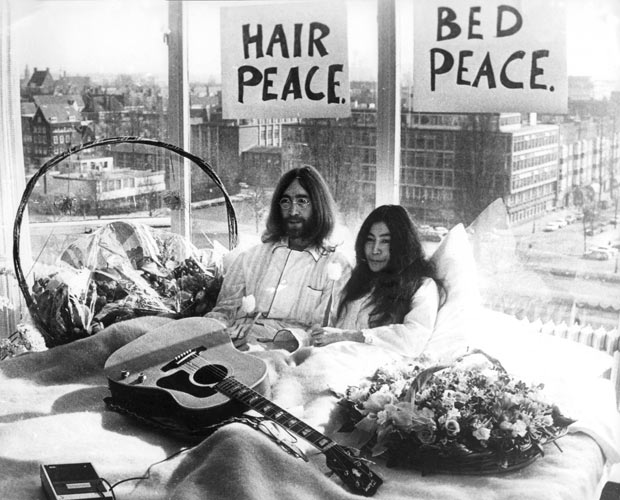 Make a Date with History at John and Yoko Suite at Amsterdam Hilton -970