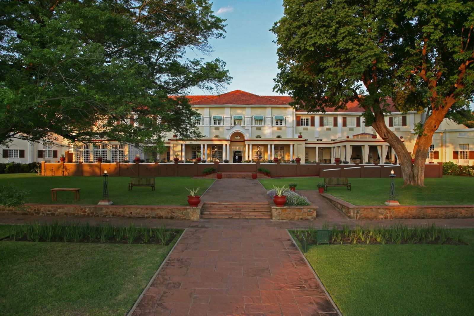 Hotel in History: The Victoria Falls Hotel -775